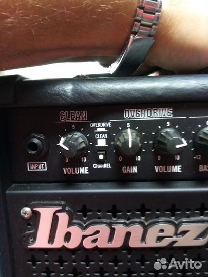 Гитарный комбоусилитель