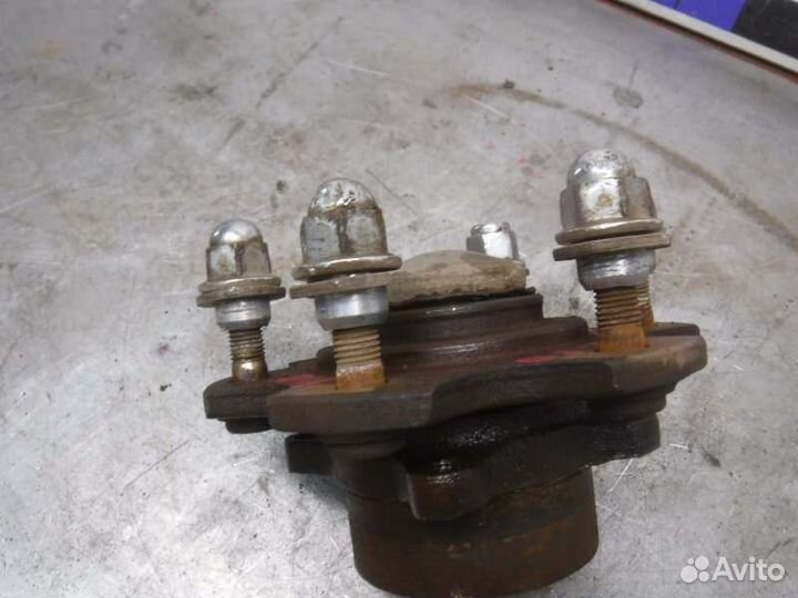 Ступица передняя левая Mitsubishi Pajero 3 6G74