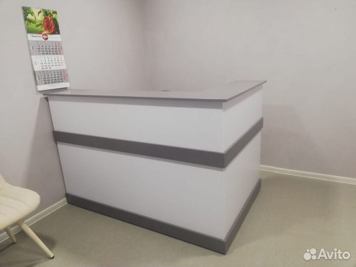 Стойка ресепшн