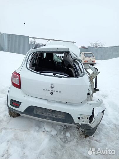 Renault Sandero Stepway 1.6 МТ, 2020, битый, 67 000 км