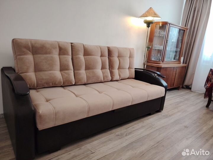 Диван с раскладным механизмом 