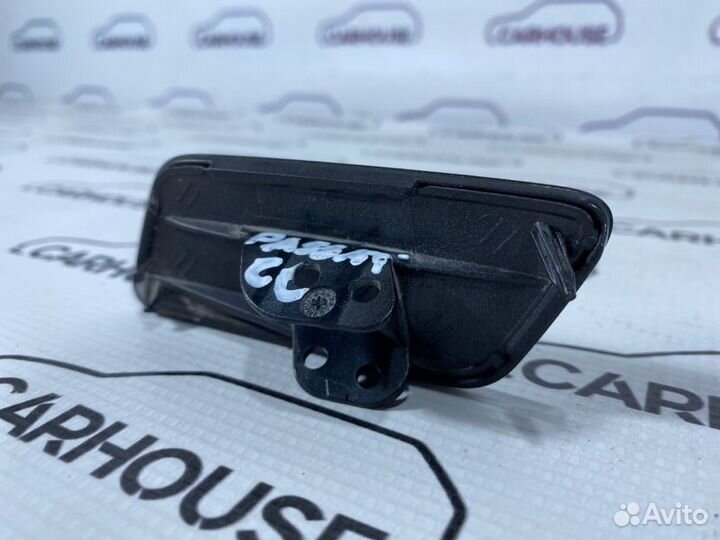 Крышка форсунки омывателя правая Volkswagen Passat