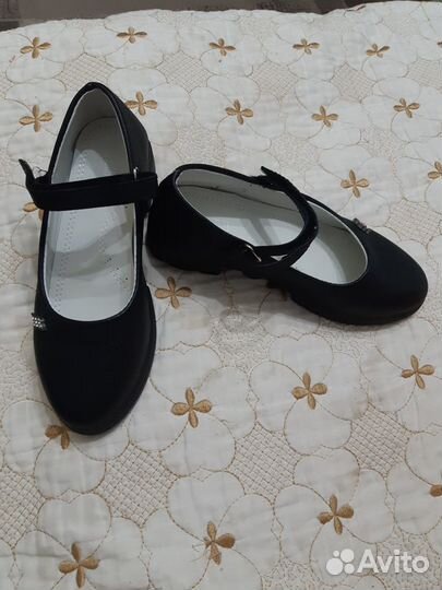 Туфли для девочки 33 размер новые