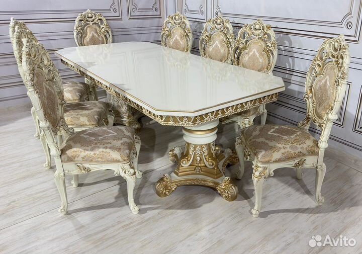 Кухонный стол и стулья