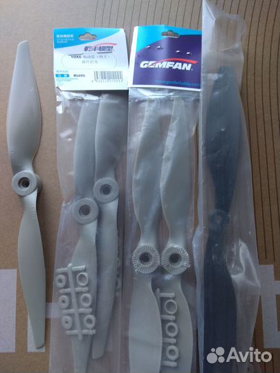 Для авиамоделей аккумуляторы, пропеллеры, мелочь