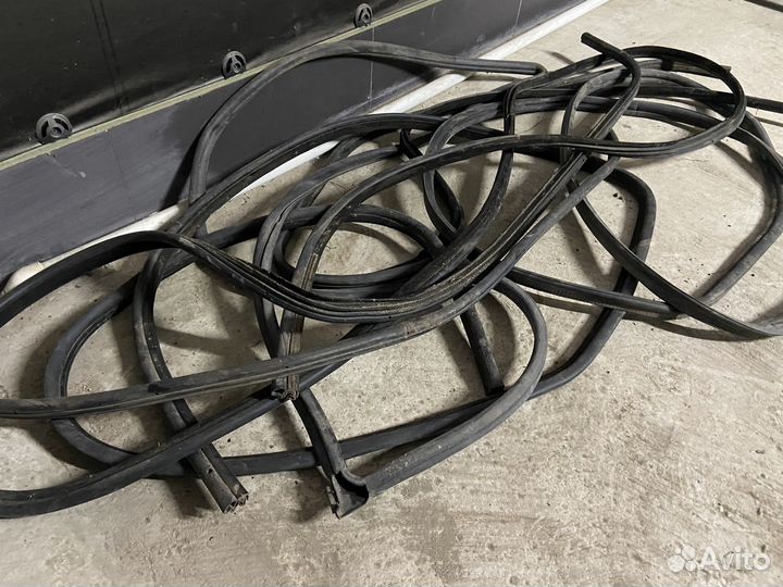 Уплотнитель двери range rover 4.2 L322 2007