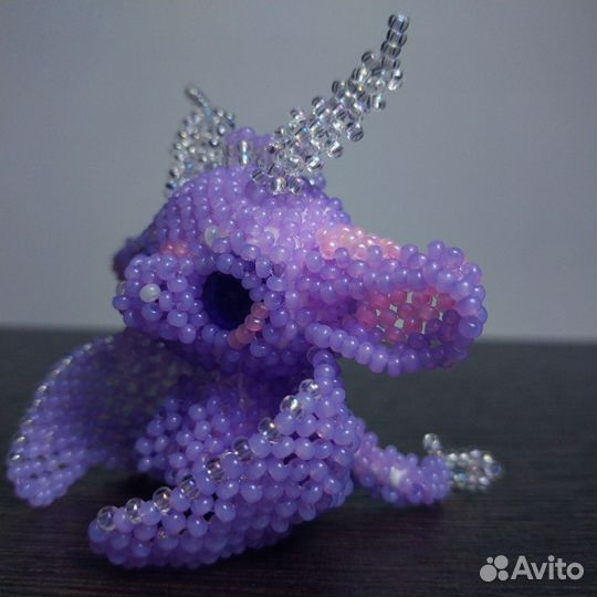 Ледяной дракон из бисера Амигуруми