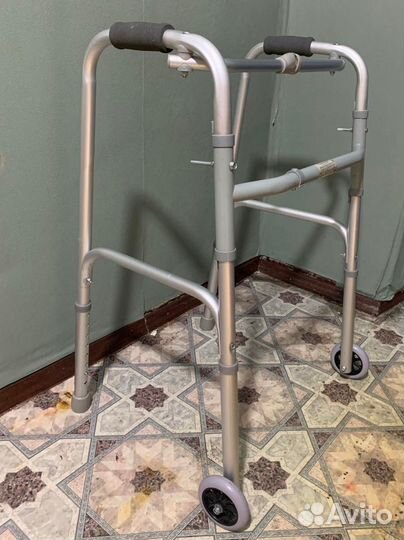 Ходунки для взрослых на колесах