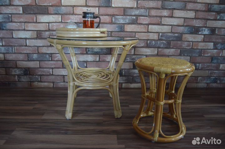 Табурет из ротанга