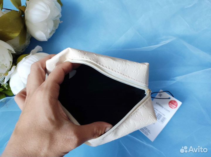 Новая фактурная косметичка Sinsay бежевая