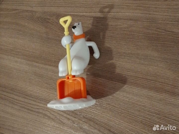 Медведь с лопатой