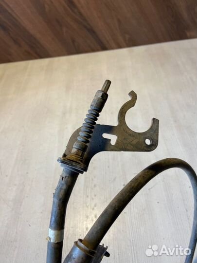 Трос стояночного тормоза левый Hyundai Solaris