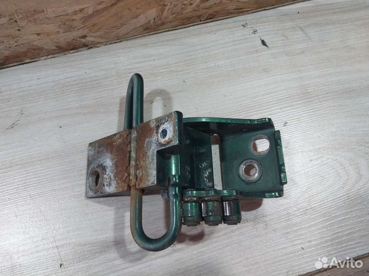 Петля двери передняя правая Audi A4 B5