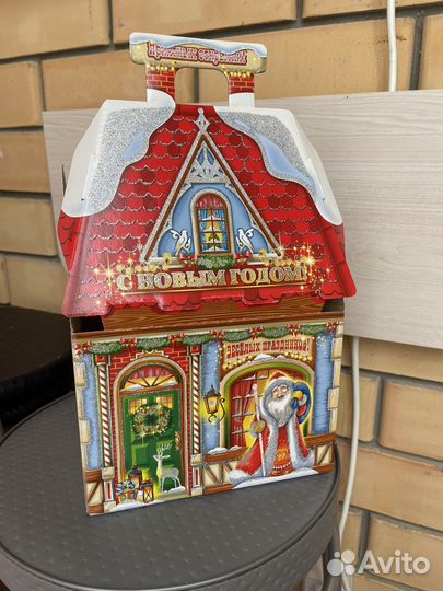 Коробка подарочная новогодняя