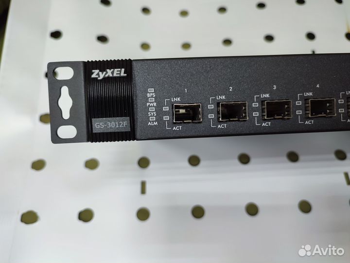 Коммутатор с универсальными портами Zyxel GS-3012F