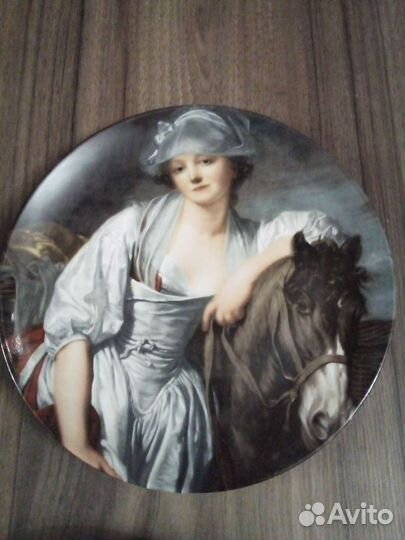 Настенная тарелка