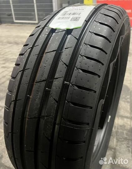 Ikon Tyres Autograph Ultra 2 275/35 R20 102Y