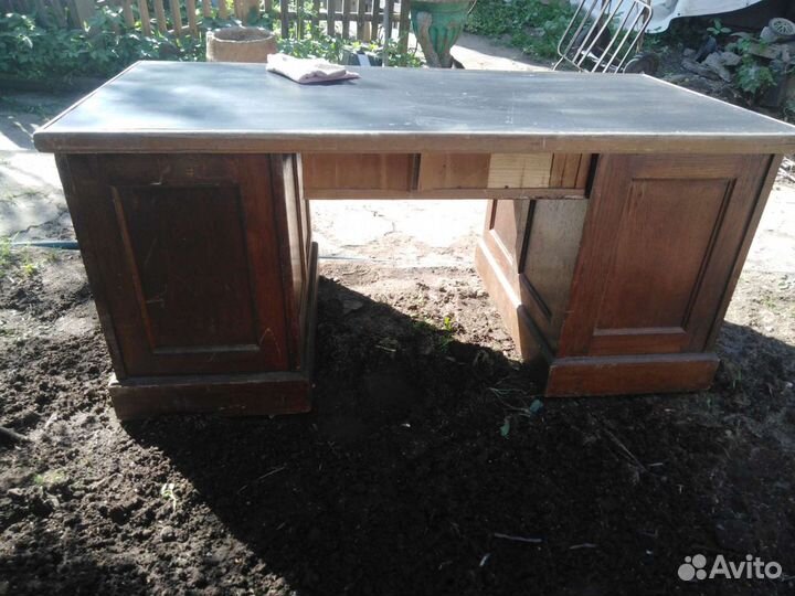 Письменный стол