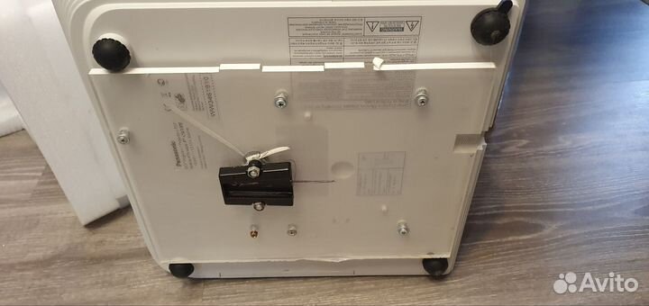 Panasonic PT-CW240. Проектор с экраном