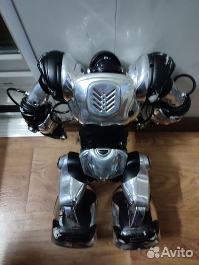 Pобoт на запчасти