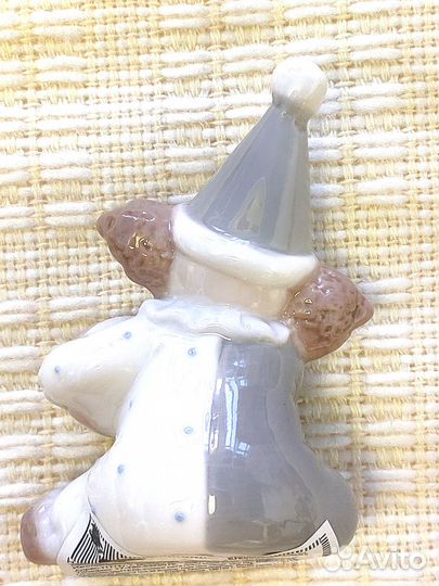 Фигурка фарфоровая клоун