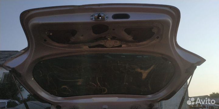 Крышка багажника Тойота Витц 1 поколение, 10 куз