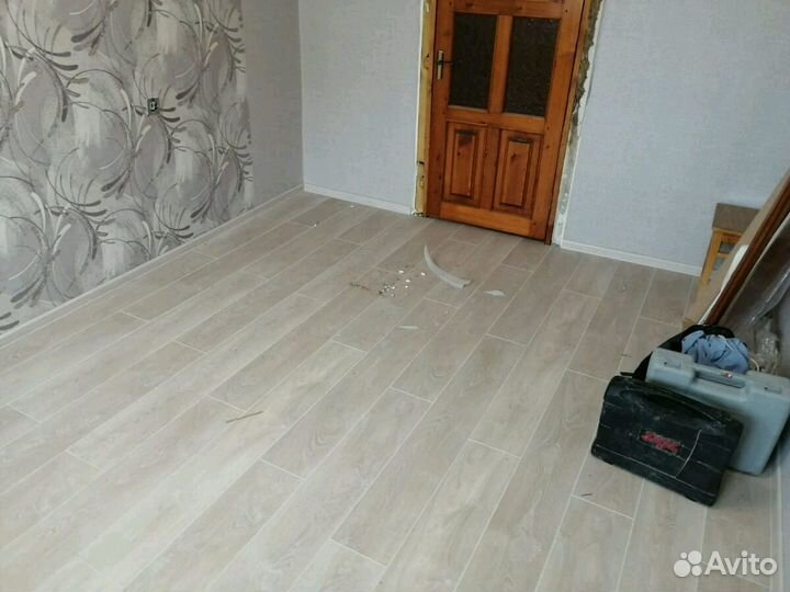 Поклейка обоев, ламинат