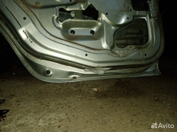 Дверь задняя левая Mitsubishi Carisma 4G92 2002