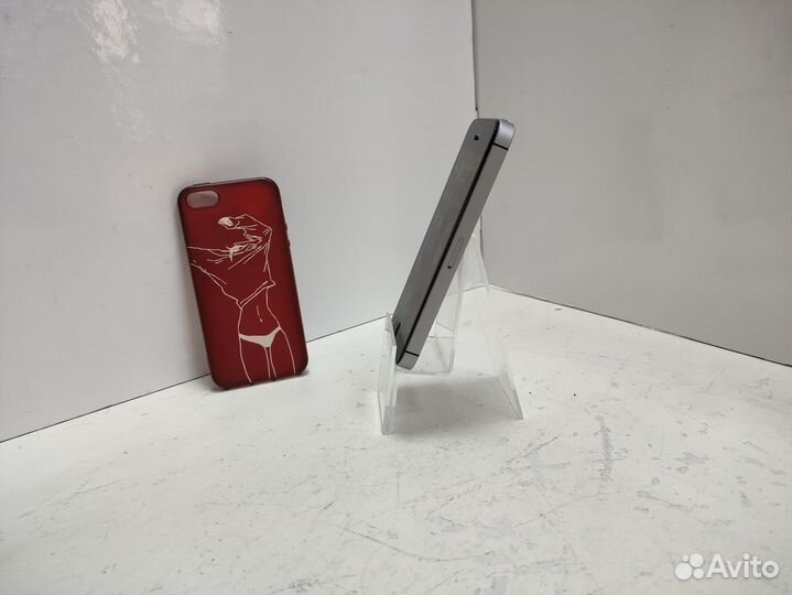 Мобильный телефон Apple iPhone SE (2016) 2/32 GB