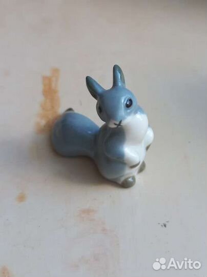 Фарфоровая статуэтка белка лфз антикварная