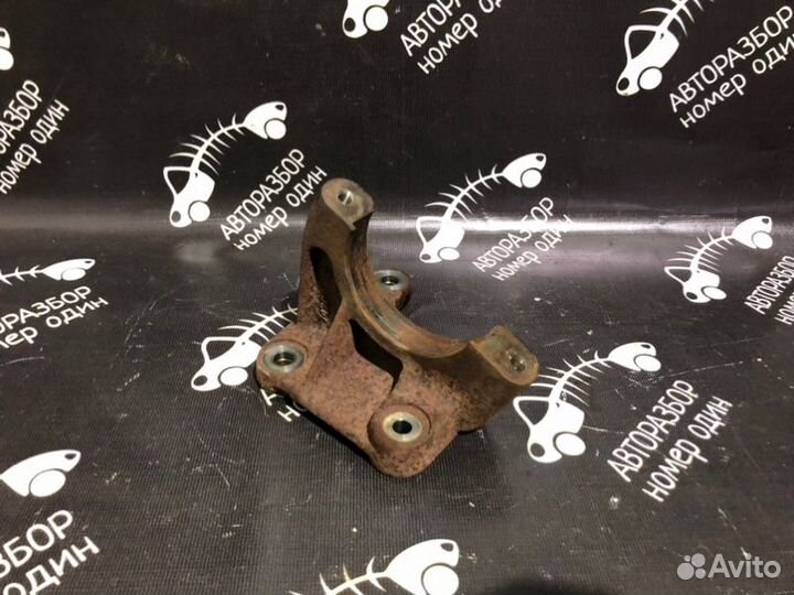 Кронштейн промежуточного вала Volvo S60 2.5L