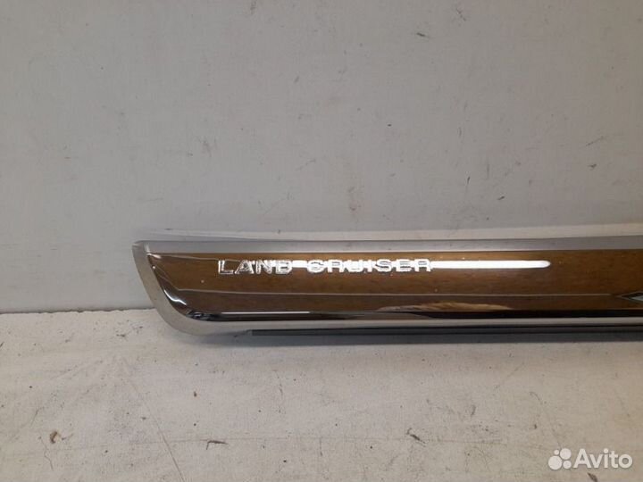 Молдинг двери задний правый Toyota Land Cruiser
