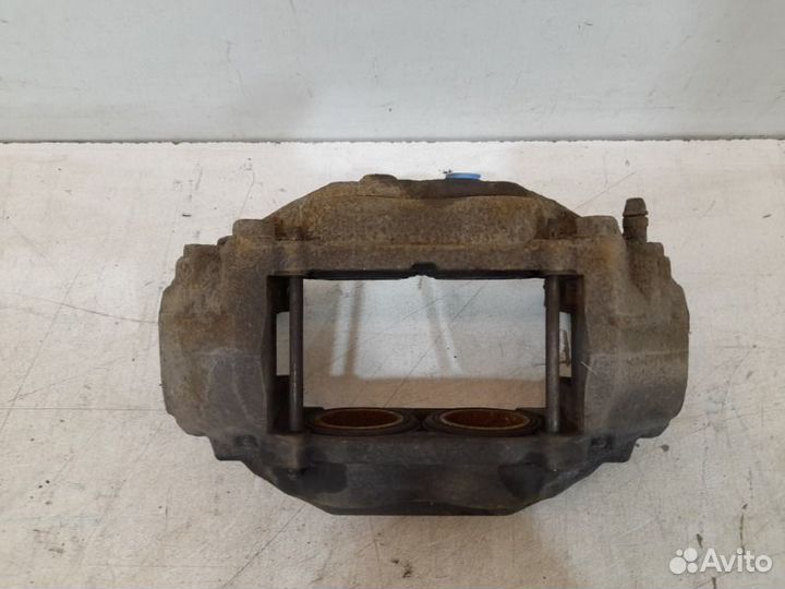 Суппорт тормозной передний правый Toyota Land