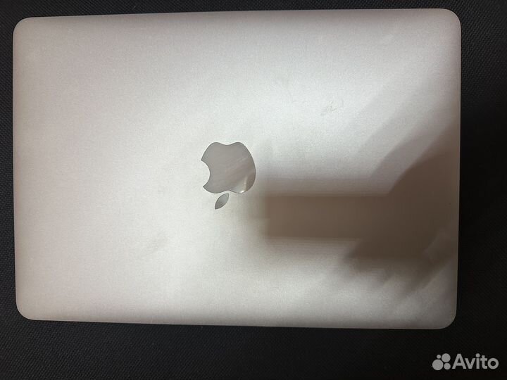 Продаю Мак бук про