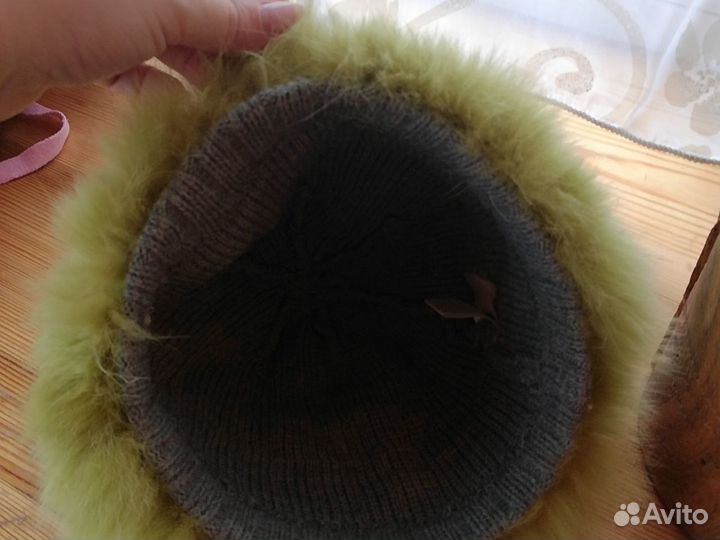 Яркая шапка-колпачек