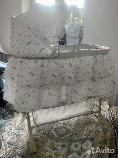 Детская кроватка люлька с маятником