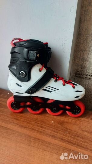 Роликовые коньки