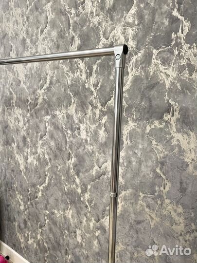 Вешалка напольная металлическая