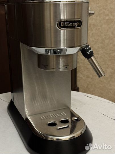 Кофеварка рожковая delonghi EC 685 M серебристая