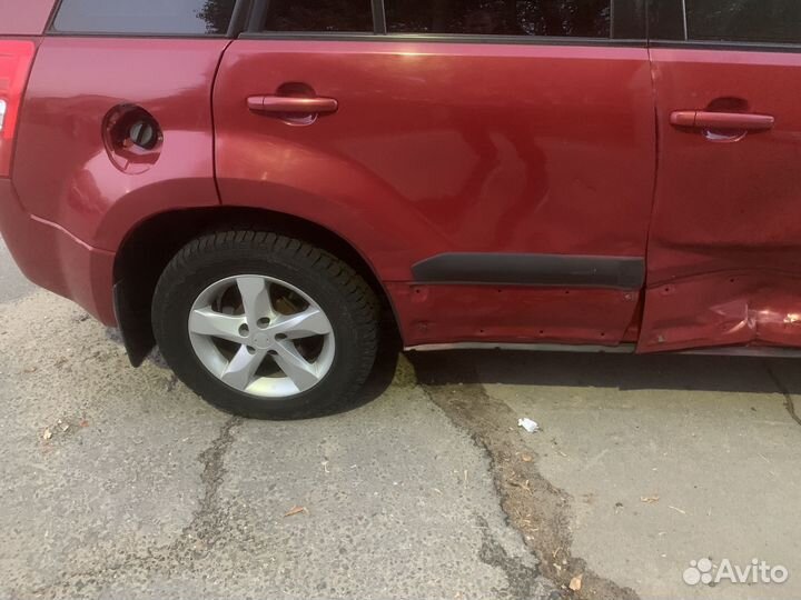 Suzuki Grand Vitara 2.0 AT, 2011, битый, 220 000 км