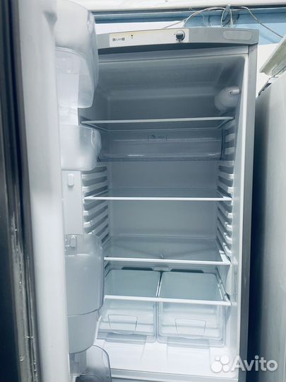 Холодильник Indesit серебристый 2 метра