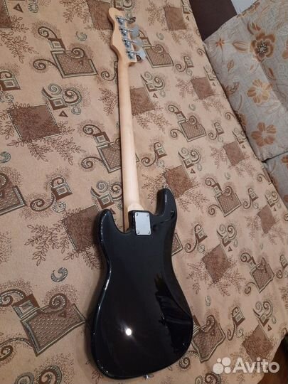 Бас гитара HEB700BK
