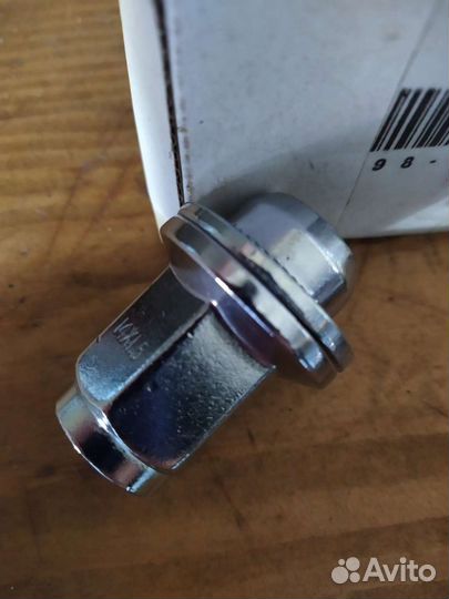 Гайки для колес Toyota 200 на четыре колеса