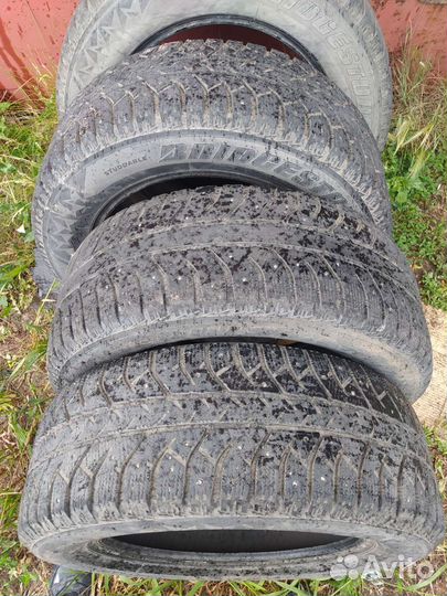 Bridgestone Ice Cruiser 7000 215/60 R16