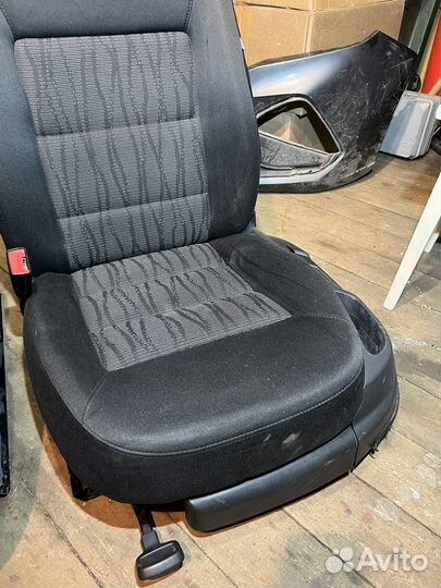 Передние сиденья Octavia A5