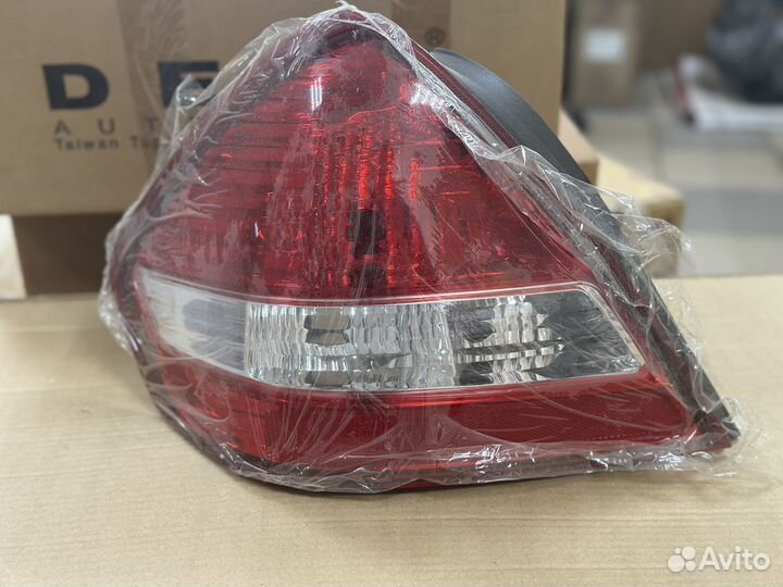 Фонари задние nissan tiida 04-07 RH 4D