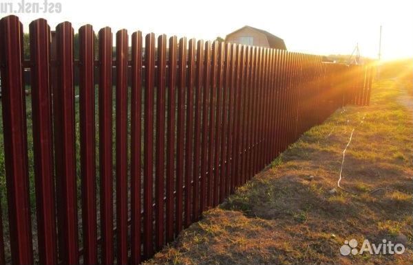 Забор из металлического штакетника