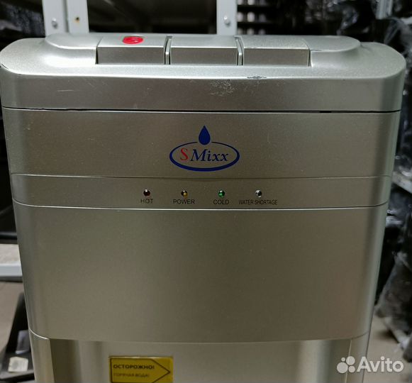 Диспенсер для воды (кулер )