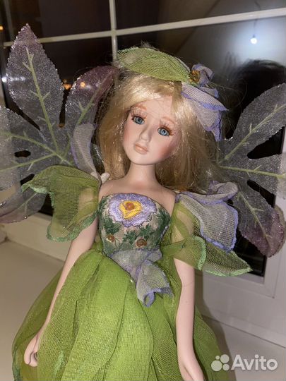 Фарфоровая кукла