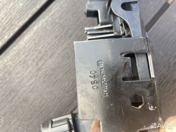 Кронштейн левой ручки двери opel astra j